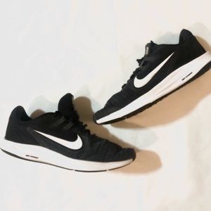 Nike Downshifter Black size 8.5 Running shoes